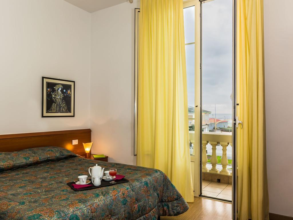 Hotel Internazionale فياريجيو المظهر الخارجي الصورة